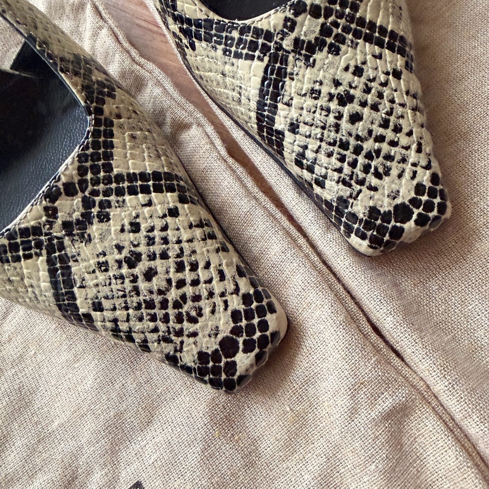 Gucci Beige and Black Python-Print Slingback Pumps - image 3